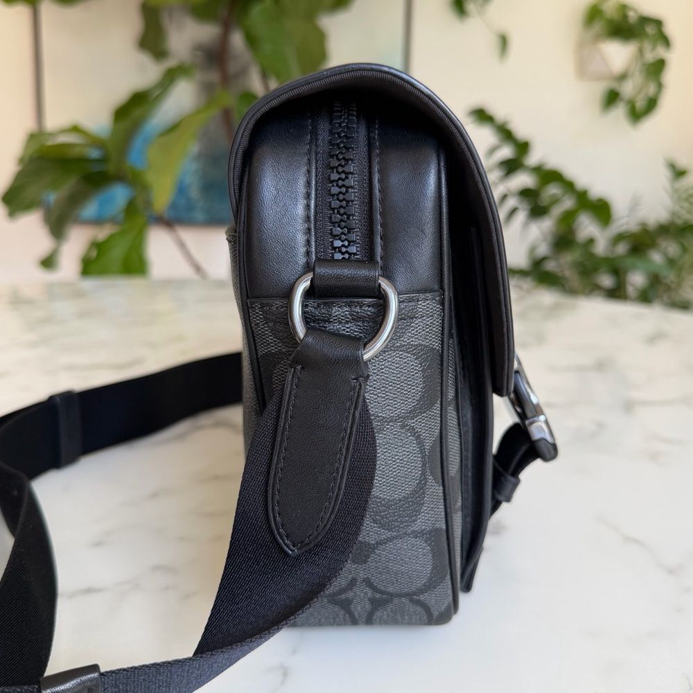 Coach Track Crossbody In Signature Canvas & Leather Messenger Bag C3747 Black - Picture 2 of 16